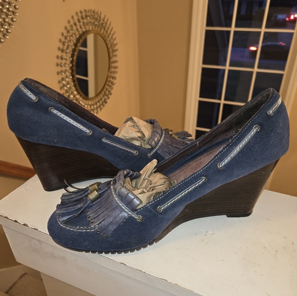 Blue Suede Wedged Aerosoles w / Tassels - Picture 10 of 10